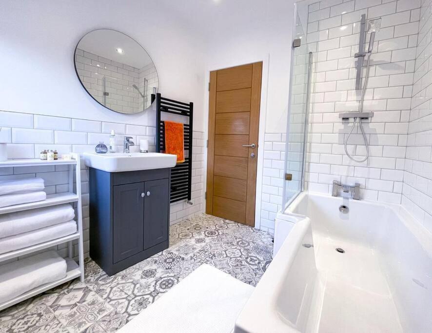 Juliet Beautiful 1 Bedroom, Central, Modern Space. Darlington  Buitenkant foto